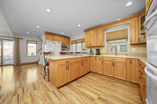 6129 Mcvicker Ave, Chicago IL 60638-4325 exterior