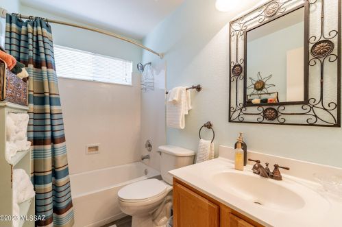 2675 Desert Bluffs Ct, Tucson AZ 85742-4468 exterior