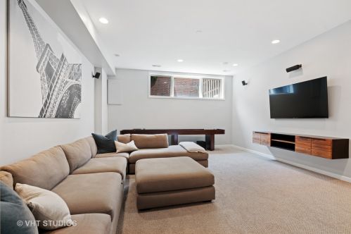 2630 Paulina St, Chicago IL  60614-1018 exterior