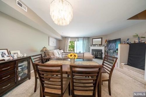 9 Lawrence Ct, Teaneck NJ 07666-6489 exterior