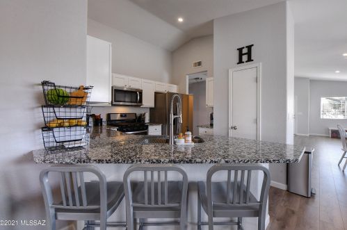 8660 Desert Dove Dr, Tucson AZ  85747-5147 exterior