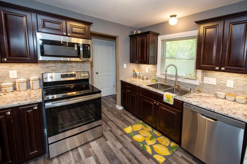 5701 40th St, Milwaukee, WI 53221-3909