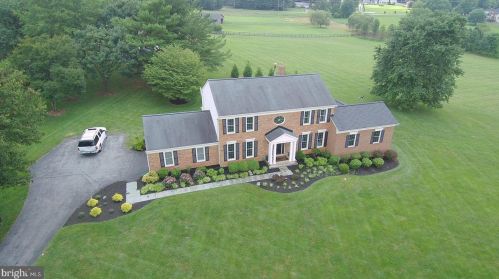 19840 Meredith Dr, Rockville MD 20855-2426 exterior