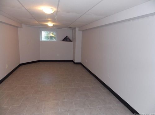 533 Putnam Rd, Killingly CT 06239-2006 exterior