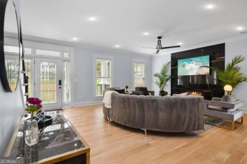 560 Morgan St, Atlanta GA 30308-2821 exterior