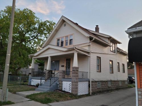 3265 13th St, Milwaukee, WI 53215-4611