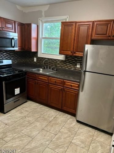 86 Shephard Ave, Newark NJ  07112-2024 exterior