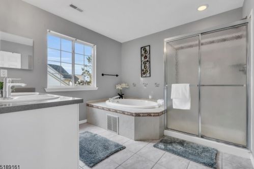 26 Francis Dr, Bridgewater NJ  08807-5714 exterior