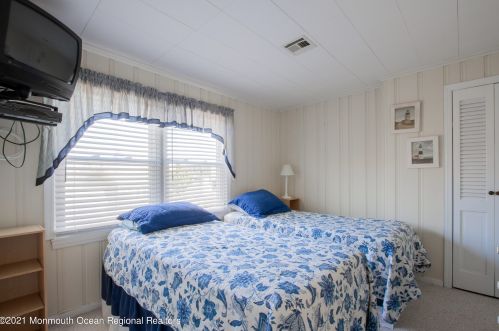 23 New York Ave, Lavallette NJ 08735-2537 exterior