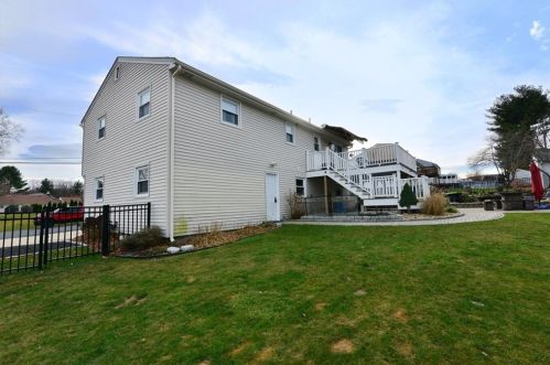9 Ferncrest Dr, Providence RI 02919-3503 exterior