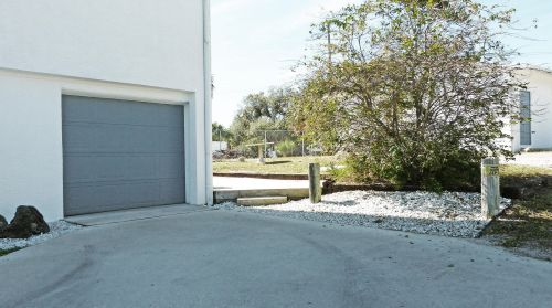 8309 Indian Riv Dr, Fort Pierce FL 34982-7716 exterior