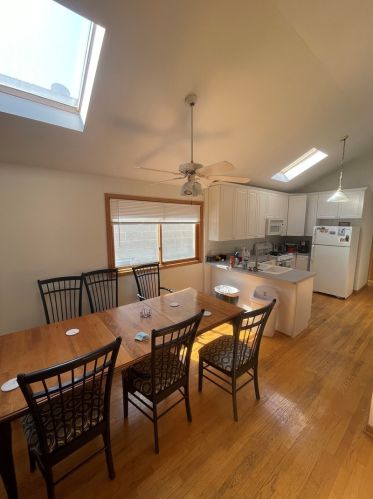 1330 Greenview Ave, Chicago IL 60626-5035 exterior