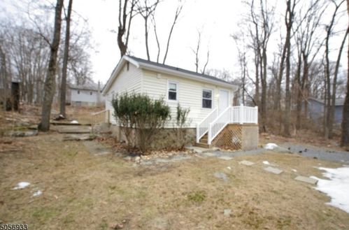14 Adams Trl, Hopatcong NJ  07843-1278 exterior