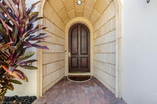 15719 Villoresi Way, Naples, FL 34110-2715