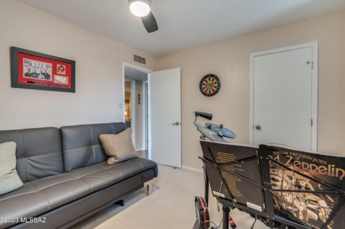 7590 Ln Cienega Dr, Tucson AZ 85712-1423 exterior