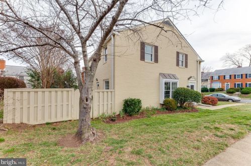 2406 Dearing St, Alexandria VA 22302-1806 exterior