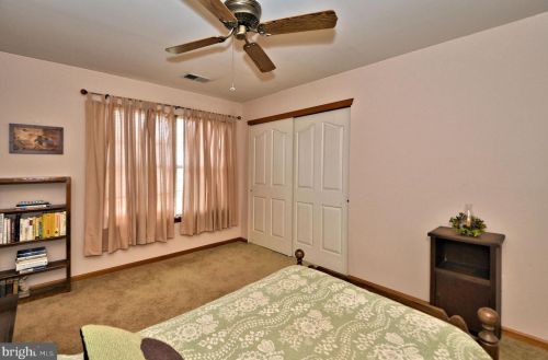 910 Foxmeadow Dr, Limerick PA 19468-1552 exterior