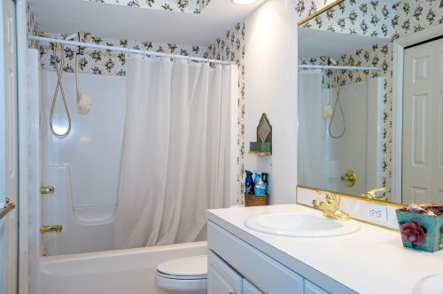 2242 Meadowglen Dr, Grand Rapids MI 49505-6302 exterior