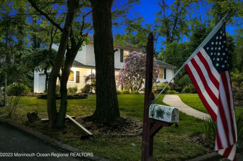 38 Normandy Ct, Middletown NJ 07748-3221 exterior