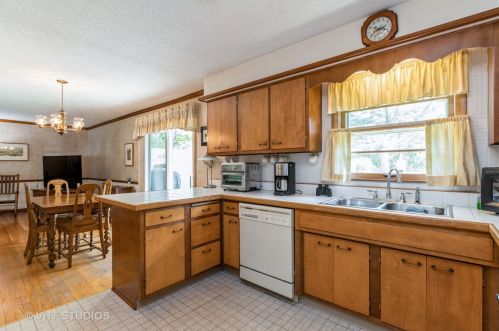 4811 Strong Rd, Bull Valley IL 60014-4560 exterior