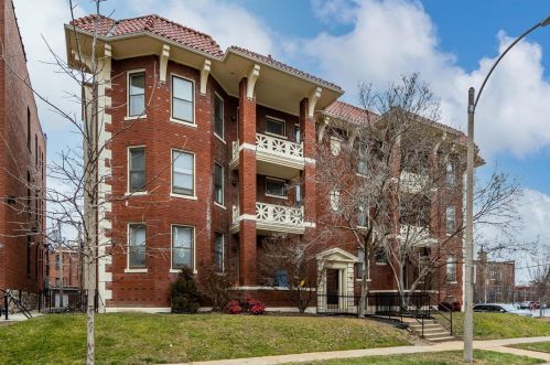 6105 Pershing Ave, Saint Louis MO  63112-1138 exterior