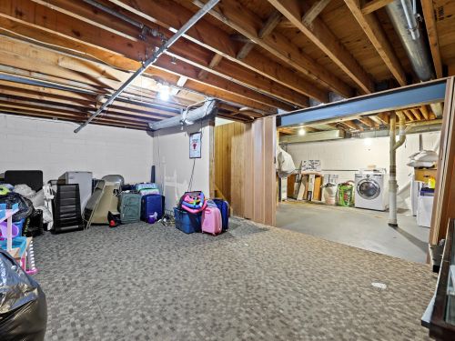 8027 94, Milwaukee WI 53214-2754 exterior