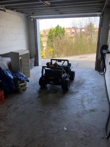 3930 Lawnview Ave, Pittsburgh PA 15227-1126 exterior