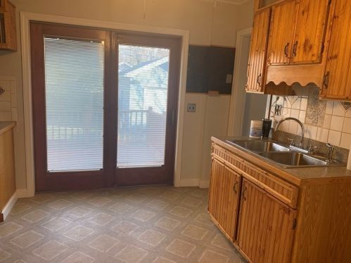 55 Fox St, West Springfield MA  01089-2632 exterior