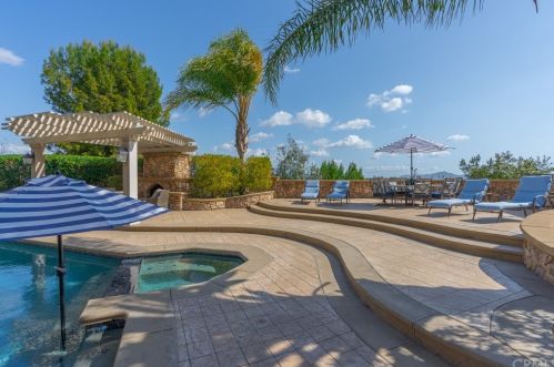 31345 Avenida Del Reposo, Temecula CA 92591-1724 exterior