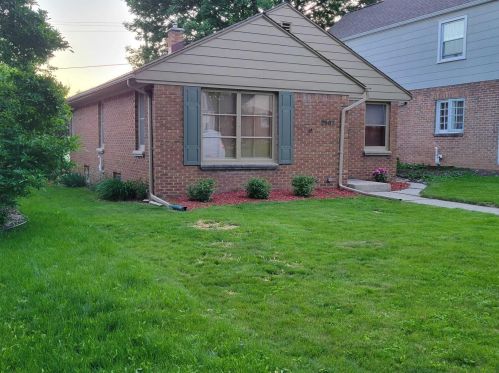 2967 90th St, Milwaukee, WI 53222-4612