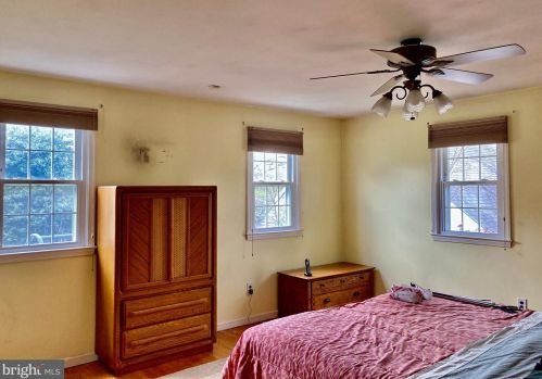 1172 Laurel Ln, Huntingdon Valley PA 19006-3216 exterior