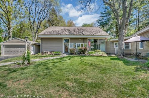 90 Greenbriar Rd, Meriden, CT 06450-6812