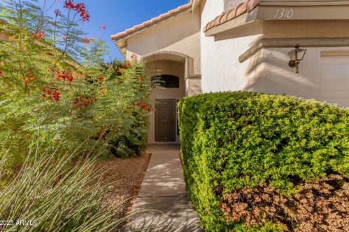 1310 Angela Dr, Phoenix AZ  85022-2071 exterior