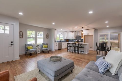 1897 Dorsey Ave, Atlanta GA  30344-6846 exterior