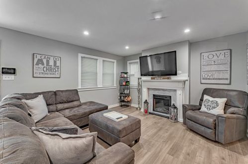 1323 Bellaire Pl, Pittsburgh PA  15226-1829 exterior