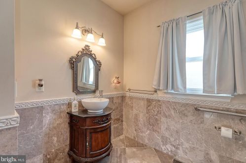 100 Acadia Dr, Riverton NJ 08077-3136 exterior