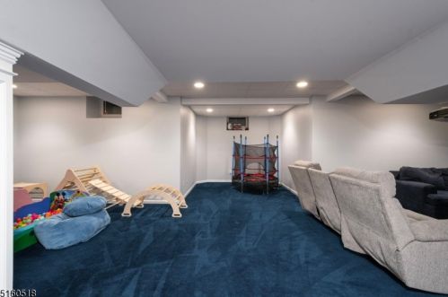 68 Terrace Ave, Town Center NJ  07052-3662 exterior