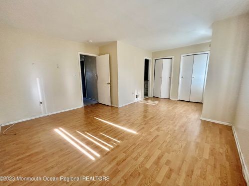 271 Clubhouse Dr, Middletown NJ 07748-1340 exterior