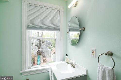 212 Atlantic Ave, Tavistock NJ 08033-3334 exterior