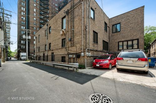 414 Wellington Ave, Chicago IL  60657-5804 exterior