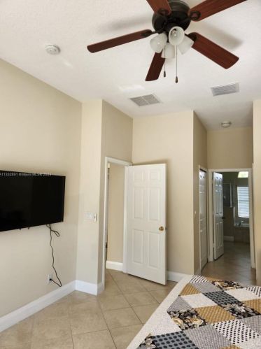 1426 Malaga Ave, Fort Pierce FL  34953-4725 exterior