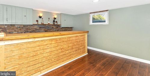 604 Forest Glen Rd, Silver Spring MD 20910-1122 exterior