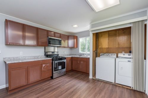 2112 Glen Flora Ave, Waukegan IL 60085-1300 exterior