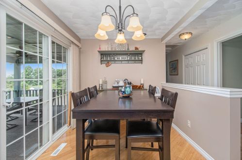 8551 Riverview Dr, Kalamazoo MI 49004-8612 exterior