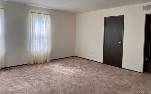 39623 Vlg Wood Ln, Novi MI 48375-4554 exterior