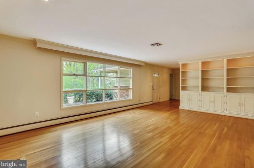 12908 Circle Dr, Rockville MD 20850-3717 exterior