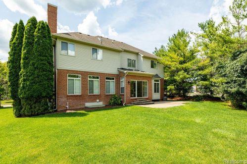 301 Fairways Ln, Lyndon Twp MI 48118-2130 exterior