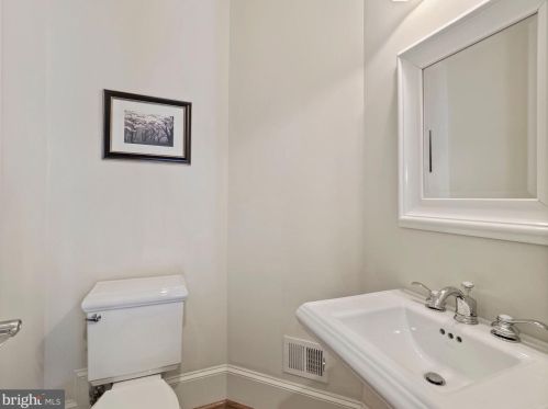 12460 Ansin Cir Dr, Rockville MD 20854-6912 exterior