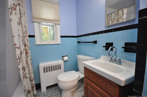 913 Plymouth St, Windsor CT 06095-3713 exterior