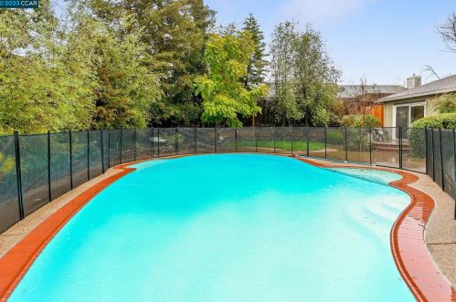 5143 Coral Ct, Concord CA 94521-2315 exterior